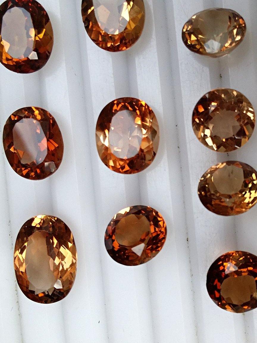 90 carats Topaz Gemstones for Sale