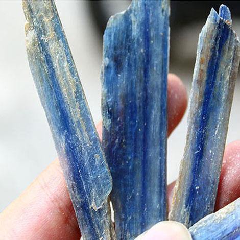 1 Kilo Natural Rough Kyanite Crystals